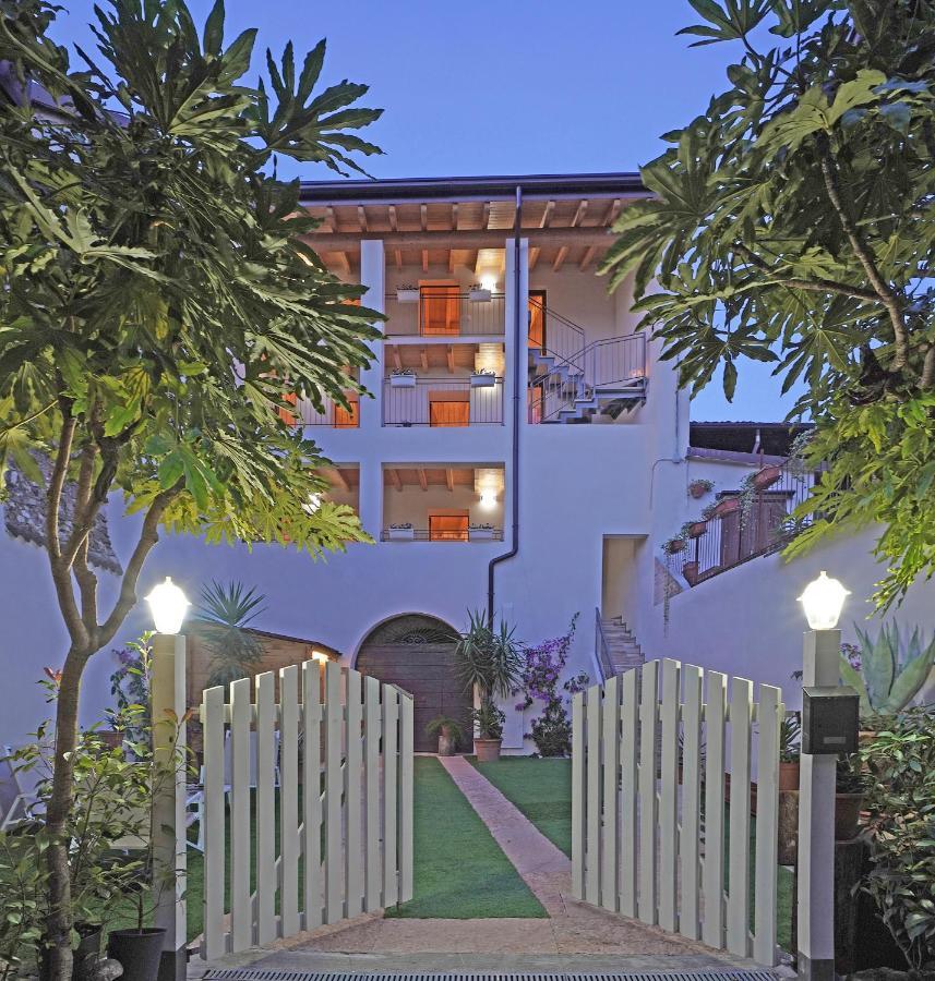 Apartments Villa Bougainville San Felice del Benaco Exterior foto
