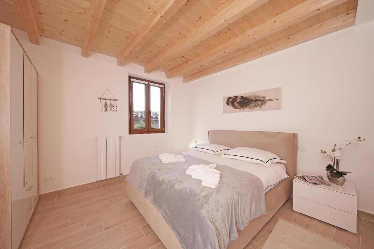 Apartments Villa Bougainville San Felice del Benaco Exterior foto
